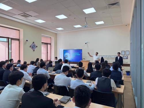 Raqamli texnologiyalar vazirligi huzuridagi Sun'iy intellekt va raqamli iqtisodiyotni rivojlantirish markazi mutaxassislari tomonidan Toshkent davlat yuridik universiteti talabalari uchun sun’iy intellektdan ta’lim va ish faoliyatida samarali foydalanish 