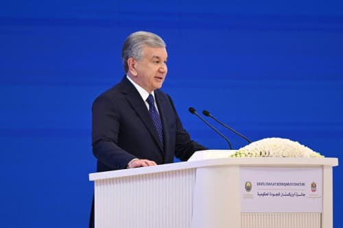 Prezident Shavkat Mirziyoyev “Sifatli davlat boshqaruvi” dasturi bo‘yicha forum va taqdirlash marosimida nutq so‘zlamoqda. 
