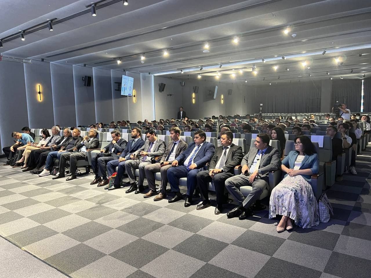 “Sun’iy intellekt sohasidagi etika va tartibga solish masalalari” mavzusidagi anjumani sun’iy intellektni amaliyotga joriy etishdagi tajriba va ushbu sohadagi istiqbolli loyihalari haqida fikrlar tinglandi