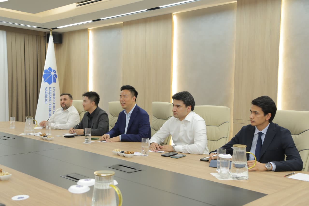 Vazir Alibaba.com kompaniyasi delegatsiyasi vakillarini qabul qildi