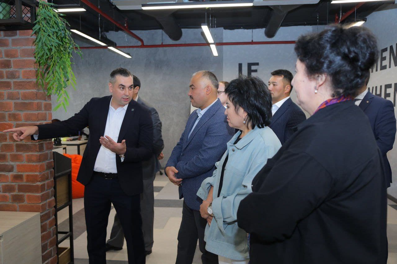 Qirg‘iz Respublikasi Jogorku Keneshi Torag‘asi IT Park Uzbekistan majmuasiga tashrif buyurib, uning faoliyati bilan tanishdi