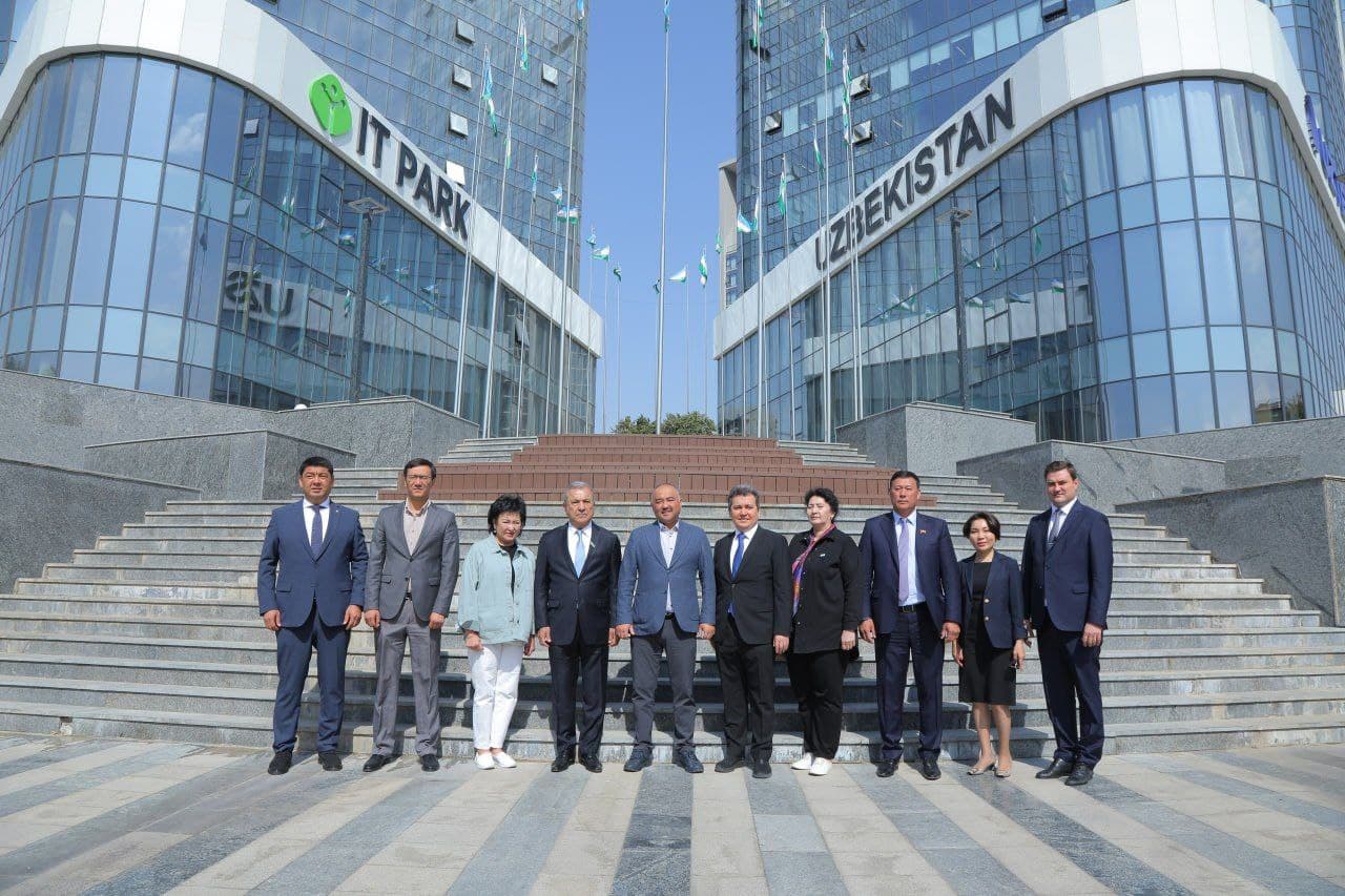 Qirg‘iz Respublikasi Jogorku Keneshi Torag‘asi IT Park Uzbekistan majmuasiga tashrif buyurib, uning faoliyati bilan tanishdi