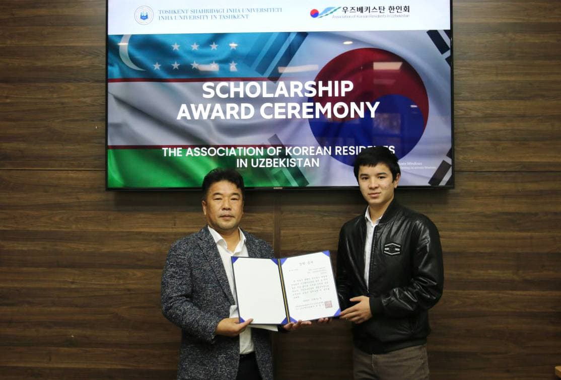 IUT students received scholarships