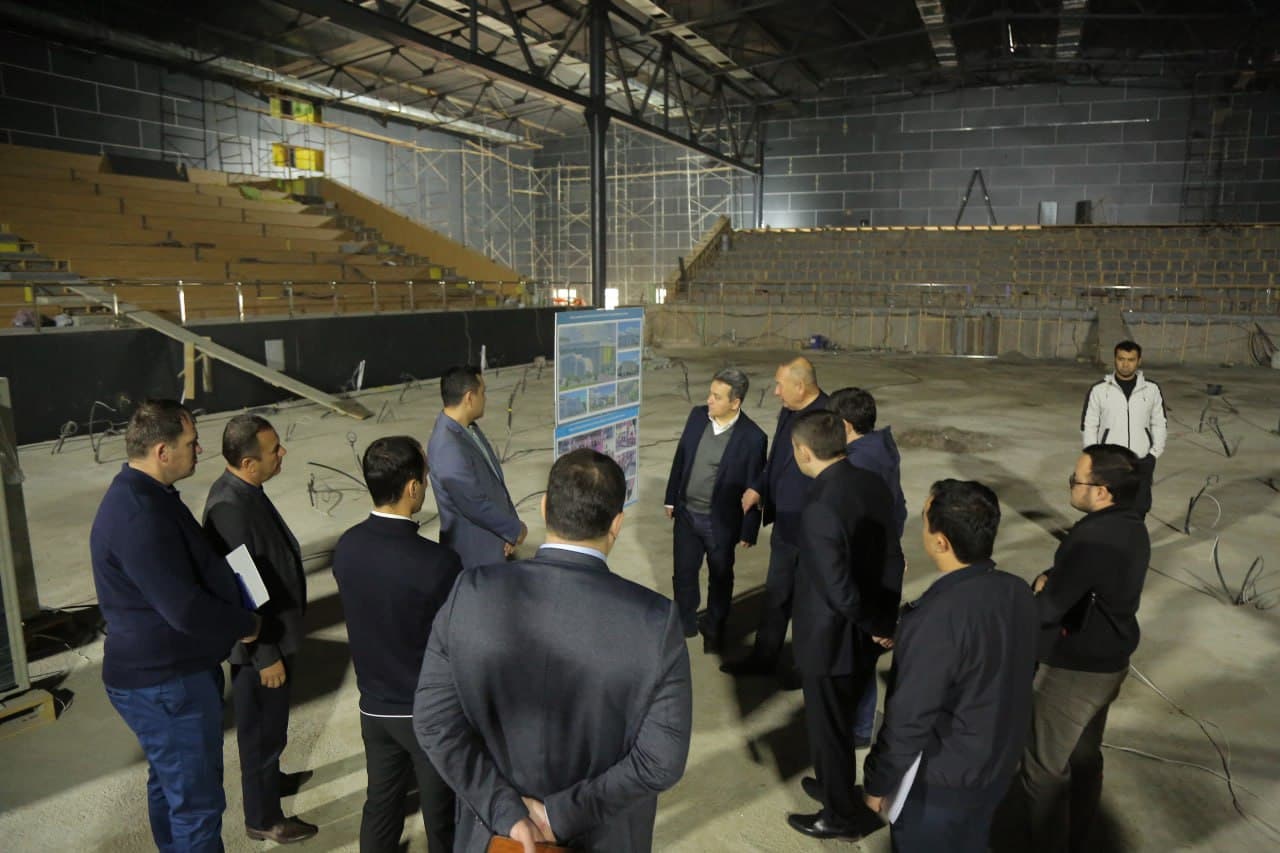 Raqamli texnologiyalar vaziri Jizzax shahrida tashkil etilayotgan “Kibersport arena” qurilish jarayoni bilan tanishdi