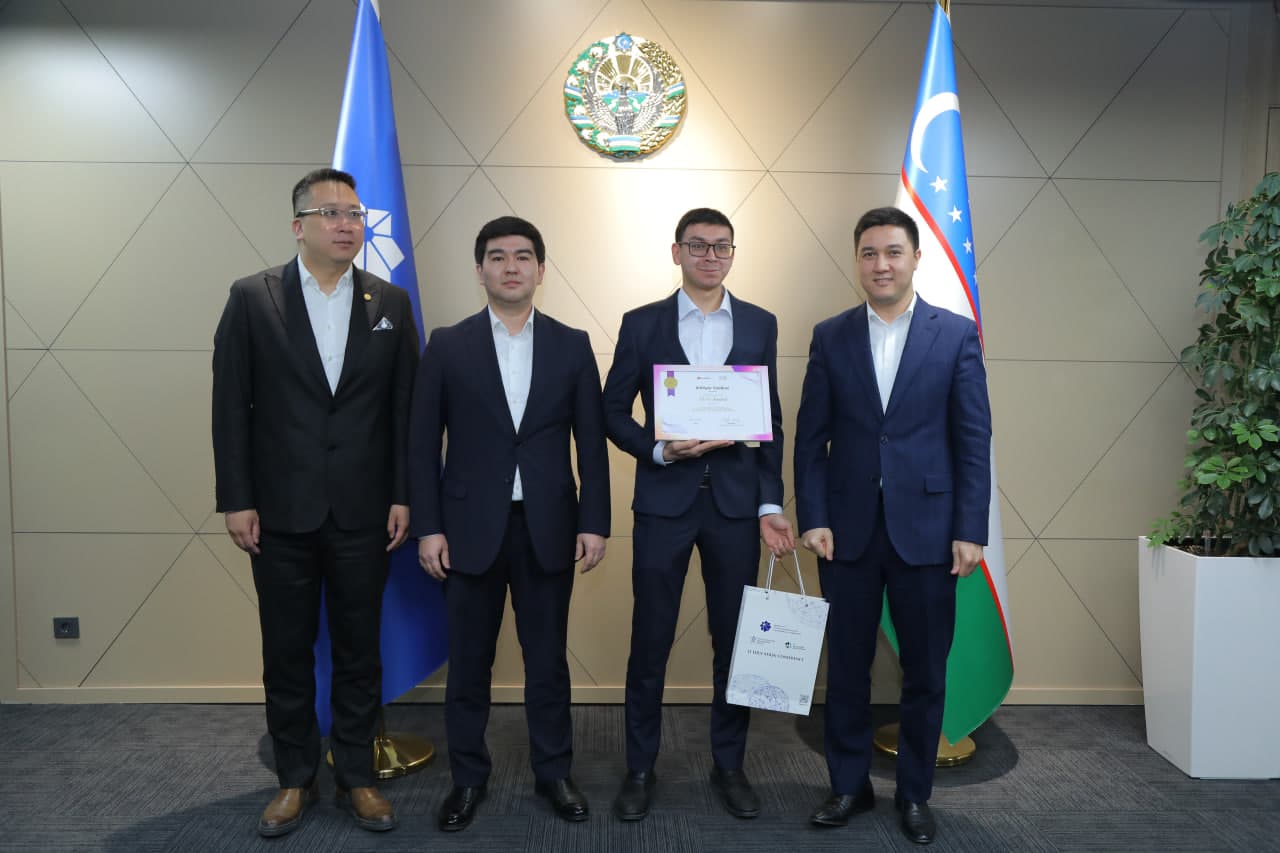 “Huawei Tech4Good global” tanlovida “Silver Award”ni qo‘lga kiritgan talabalar taqdirlandi