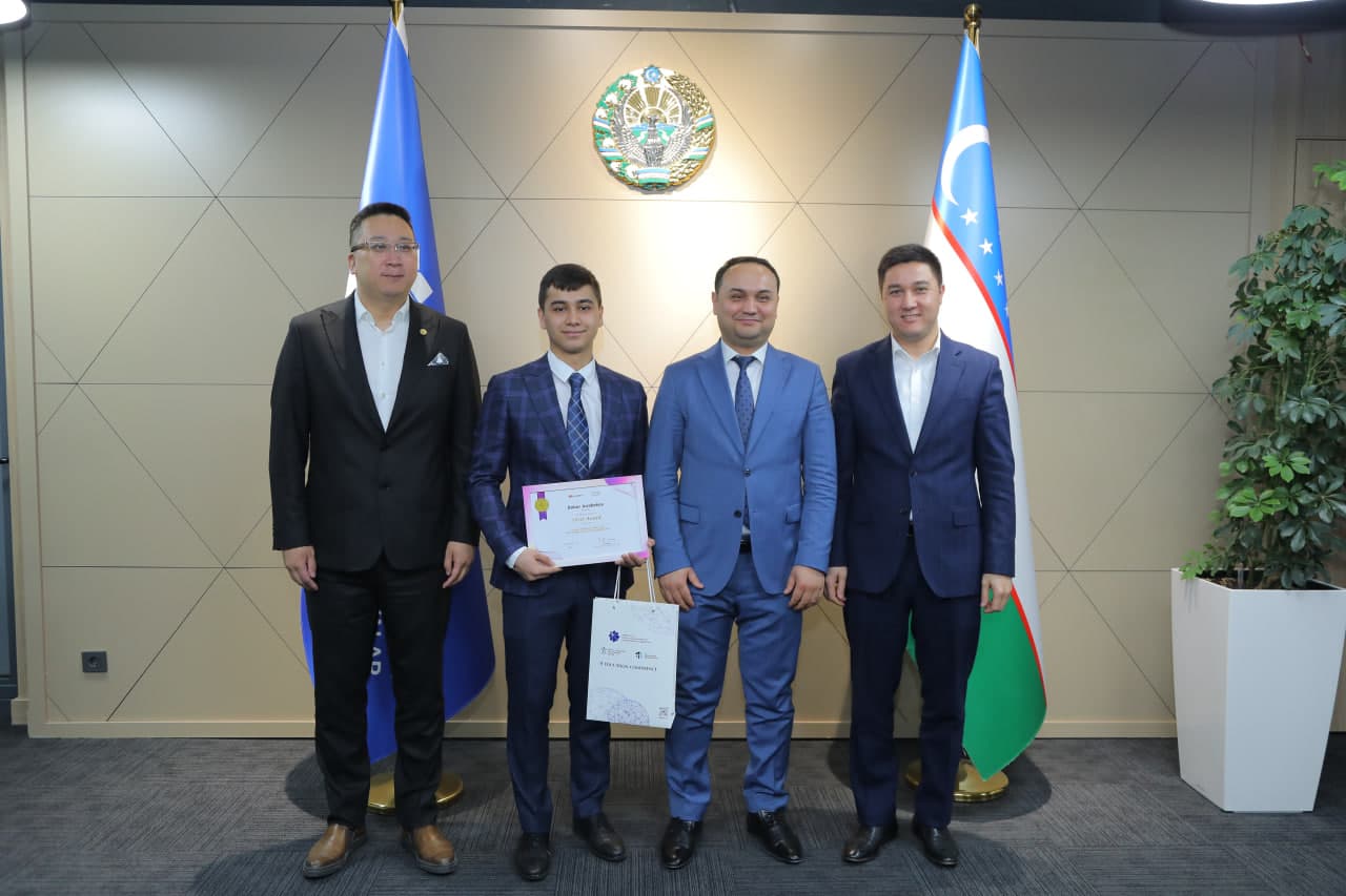 “Huawei Tech4Good global” tanlovida “Silver Award”ni qo‘lga kiritgan talabalar taqdirlandi