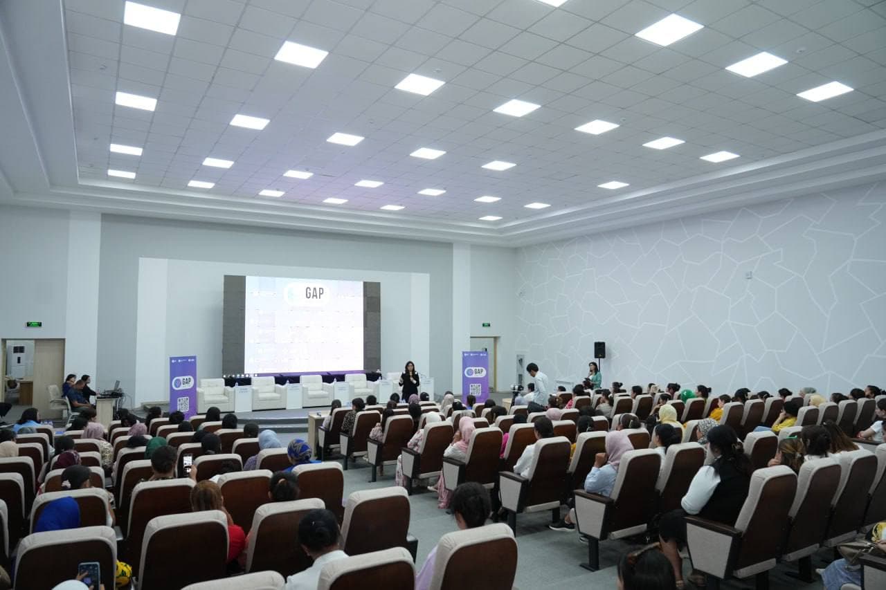 IT sohasida xotin-qizlarning rolini oshirish maqsadida Oqqo‘rg‘on tumanida “Gap” ayollar IT-klubining navbatdagi uchrashuvi tashkil etildi