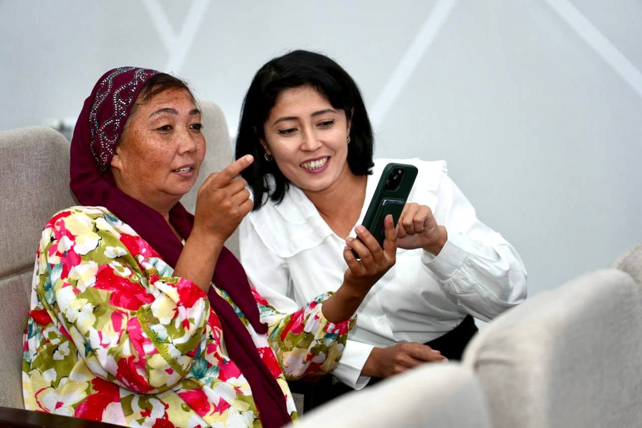 IT sohasida xotin-qizlarning rolini oshirish maqsadida Oqqo‘rg‘on tumanida “Gap” ayollar IT-klubining navbatdagi uchrashuvi tashkil etildi