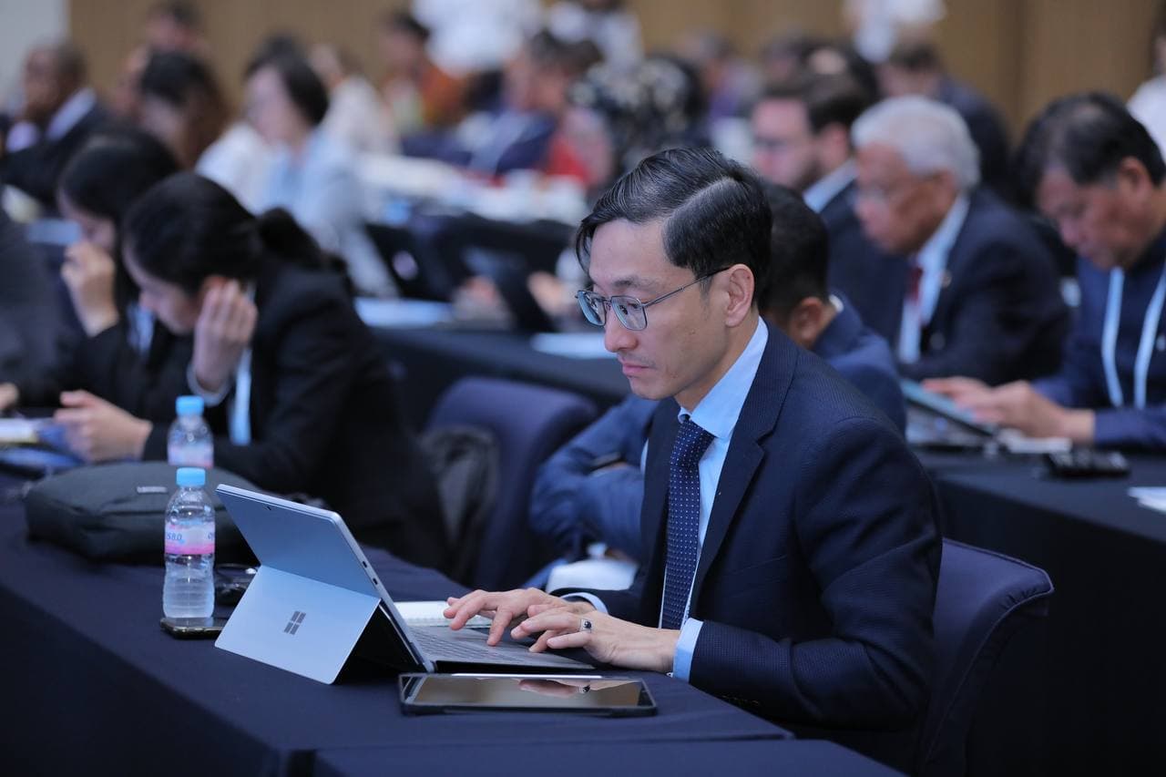 Vazir panel sessiyasida hukumatni raqamli transformatsiya qilish borasida amalga oshirilayotgan ishlar, O‘zbekistonda sun’iy intellektning muhimligi borasida fikrlari bilan o‘rtoqlashdi