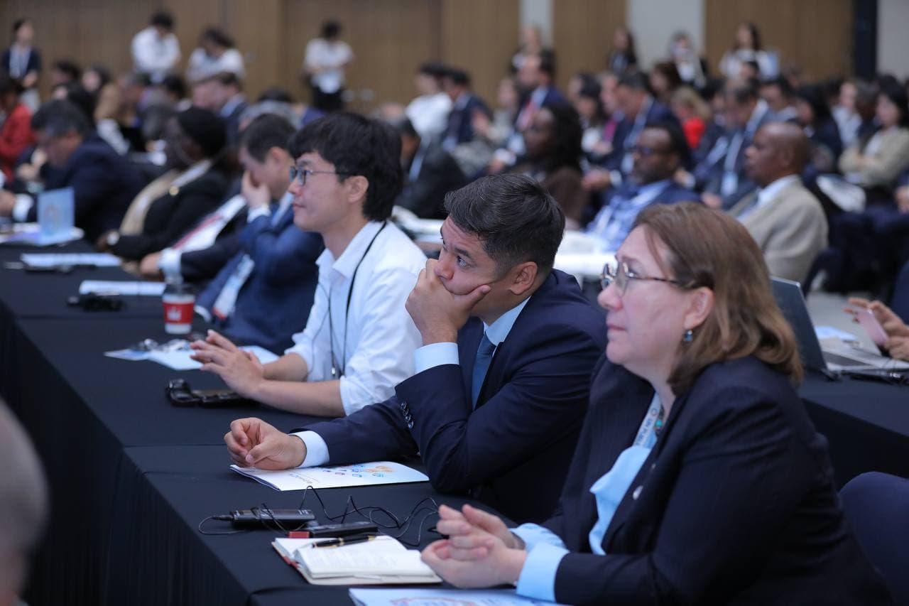 Vazir panel sessiyasida hukumatni raqamli transformatsiya qilish borasida amalga oshirilayotgan ishlar, O‘zbekistonda sun’iy intellektning muhimligi borasida fikrlari bilan o‘rtoqlashdi