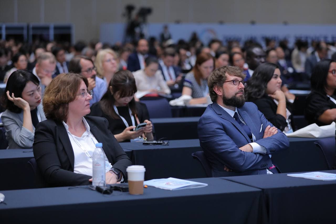 Vazir panel sessiyasida hukumatni raqamli transformatsiya qilish borasida amalga oshirilayotgan ishlar, O‘zbekistonda sun’iy intellektning muhimligi borasida fikrlari bilan o‘rtoqlashdi