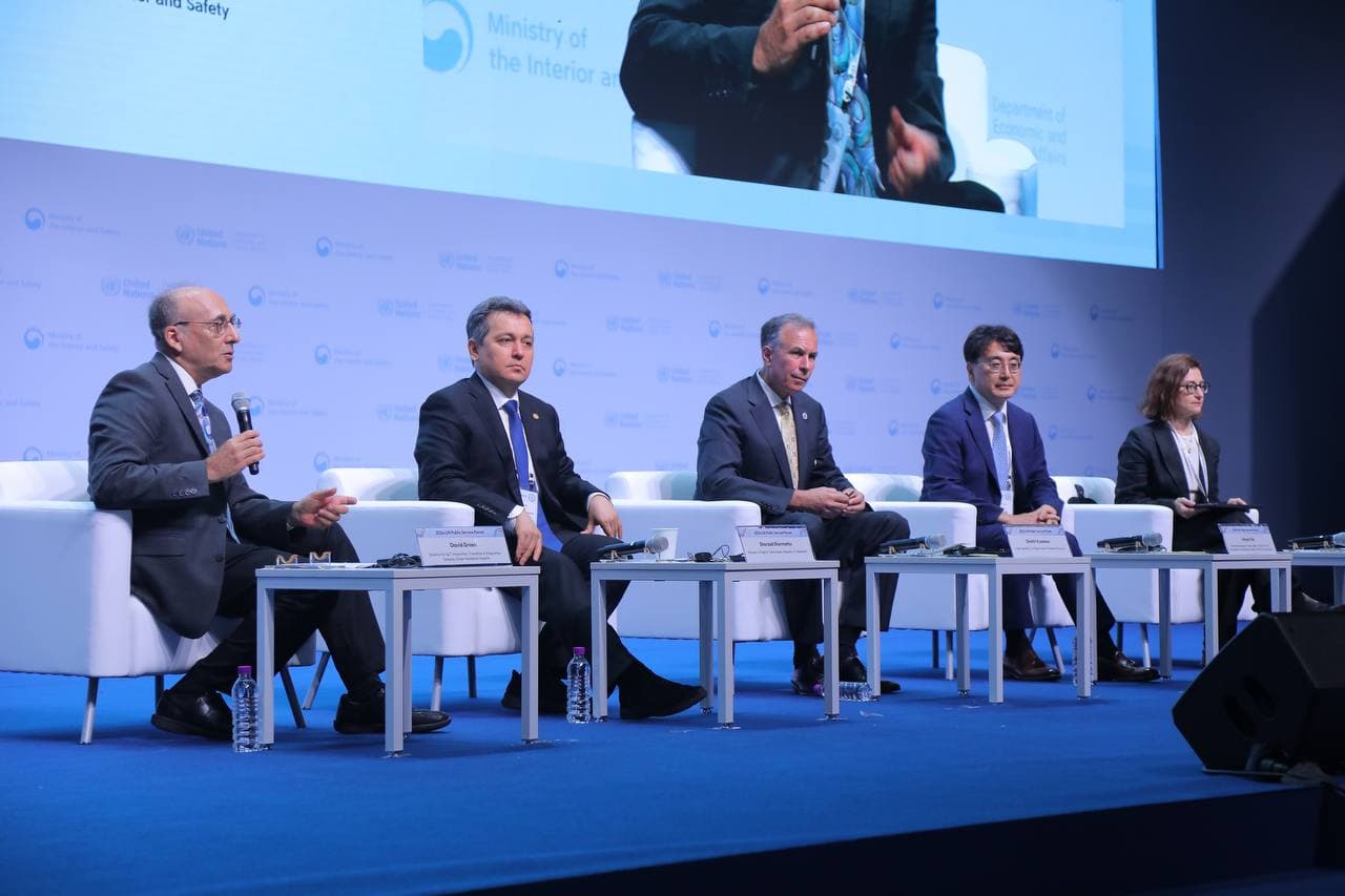 Vazir panel sessiyasida hukumatni raqamli transformatsiya qilish borasida amalga oshirilayotgan ishlar, O‘zbekistonda sun’iy intellektning muhimligi borasida fikrlari bilan o‘rtoqlashdi