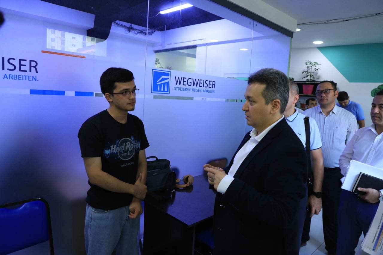 Farg‘ona shahrida nemis tiliga ixtisoslashgan “WEGWEISER” o‘quv markazi faoliyati bilan tanishildi