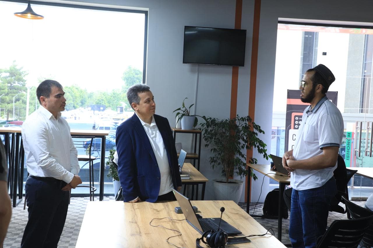 Farg‘onalik frilanserlar bilan ushbu yo‘nalishda ko‘proq yoshlarning daromadlarini oshirish imkoniyatlari haqida fikr almashildi