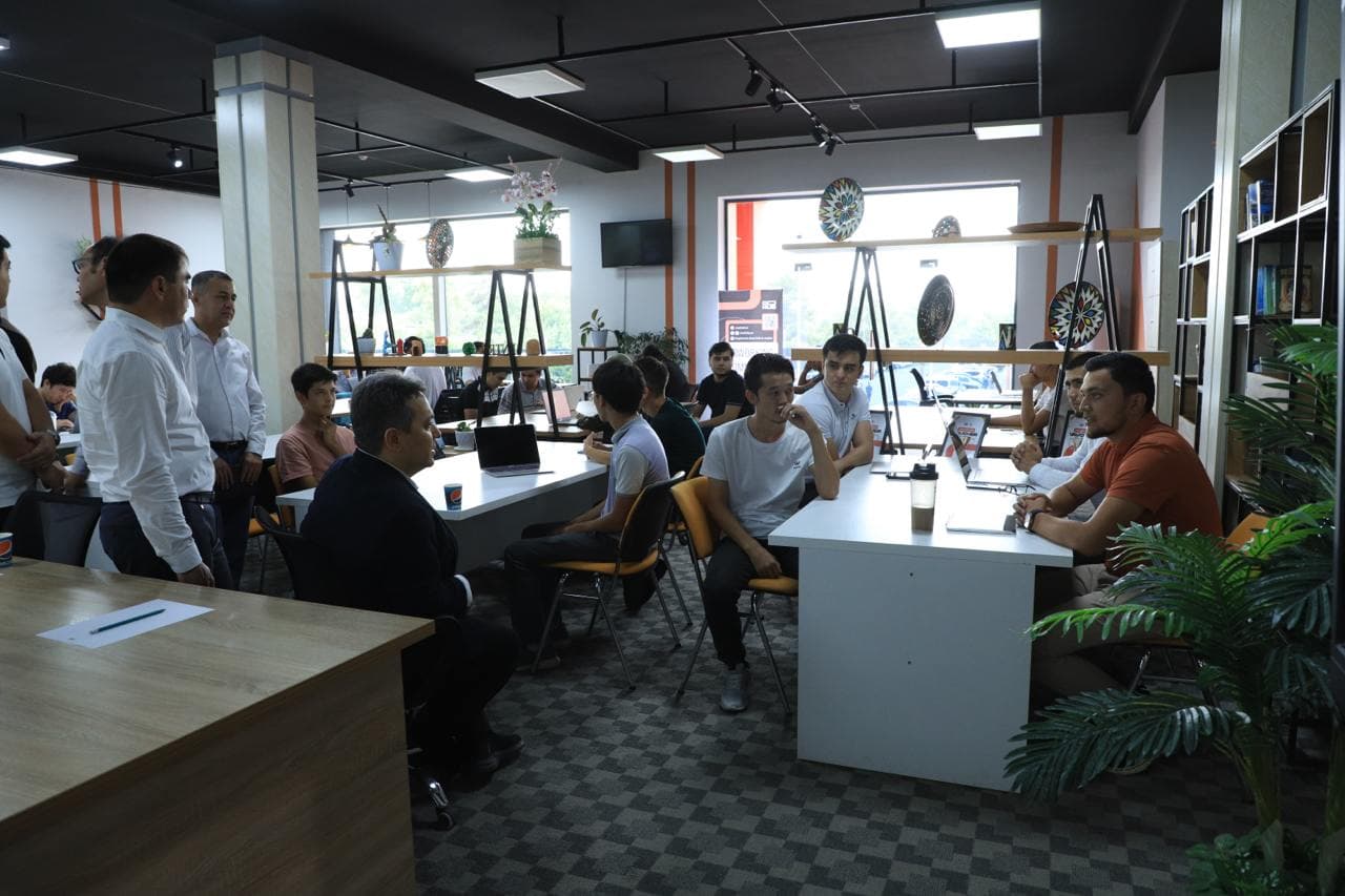 Farg‘onalik frilanserlar bilan ushbu yo‘nalishda ko‘proq yoshlarning daromadlarini oshirish imkoniyatlari haqida fikr almashildi