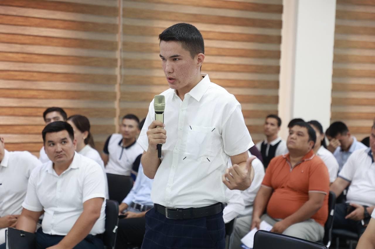 Raqamli texnologiyalar vaziri Qoraqalpog‘iston Respublikasidagi IT kompaniyalar va frilanserlar bilan ochiq muloqot o‘tkazdi