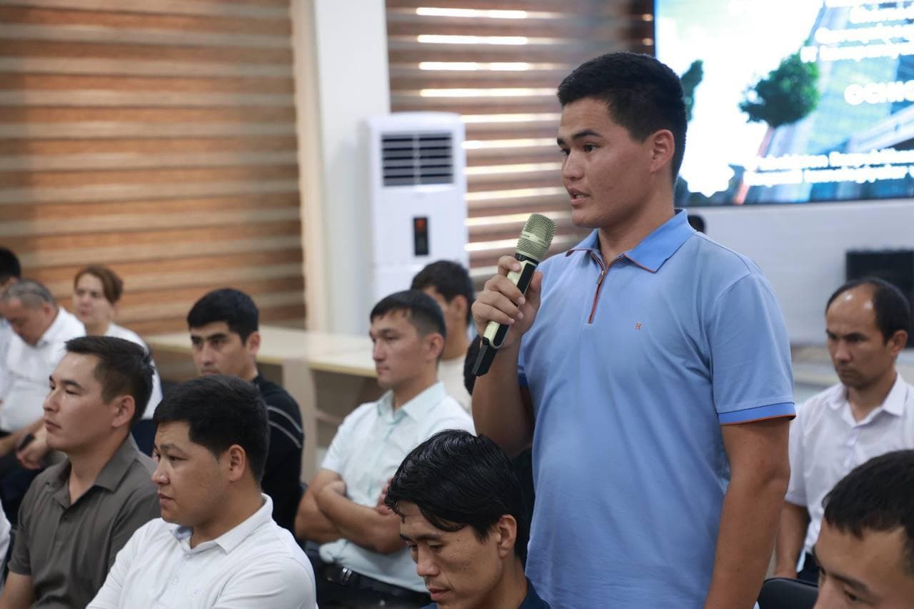 Raqamli texnologiyalar vaziri Qoraqalpog‘iston Respublikasidagi IT kompaniyalar va frilanserlar bilan ochiq muloqot o‘tkazdi