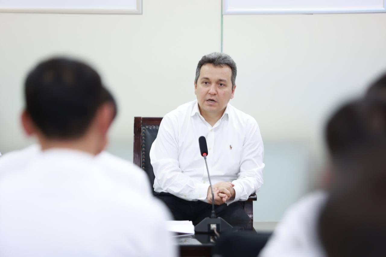 Raqamli texnologiyalar vaziri Qoraqalpog‘iston Respublikasidagi IT kompaniyalar va frilanserlar bilan ochiq muloqot o‘tkazdi