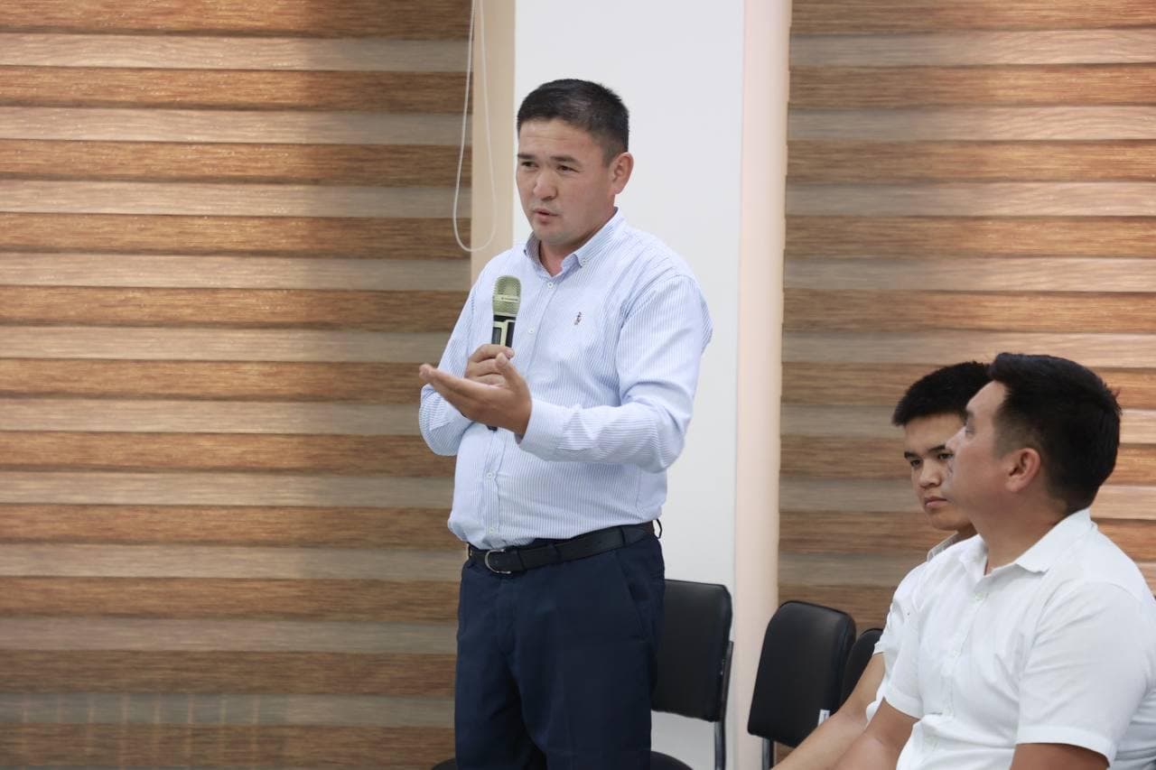 Raqamli texnologiyalar vaziri Qoraqalpog‘iston Respublikasidagi IT kompaniyalar va frilanserlar bilan ochiq muloqot o‘tkazdi