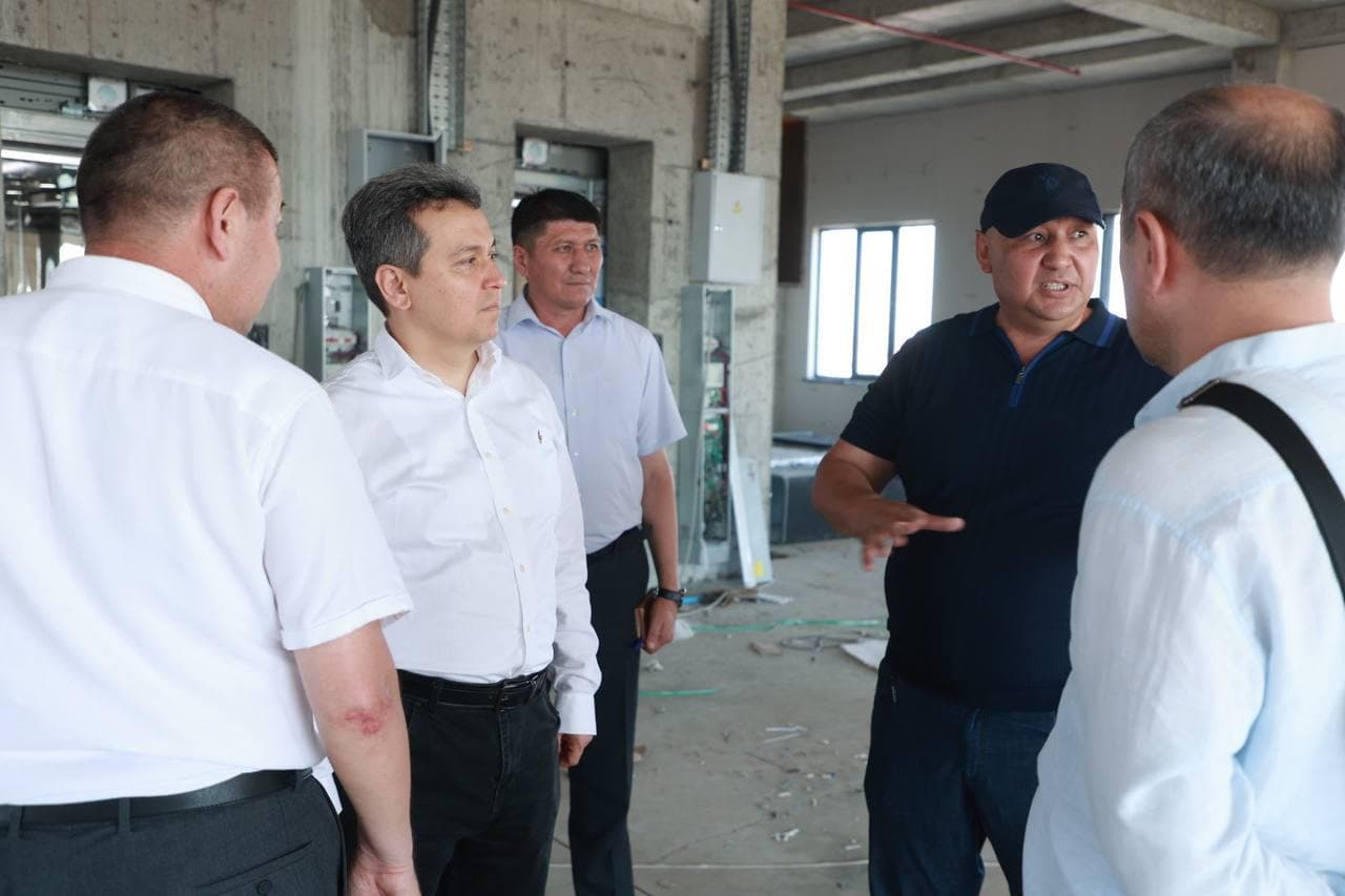 Poytaxtdan tashqarida qurilayotgan eng katta IT Park binosini sifatli va tezroq yakunlash masalalari o‘rganildi