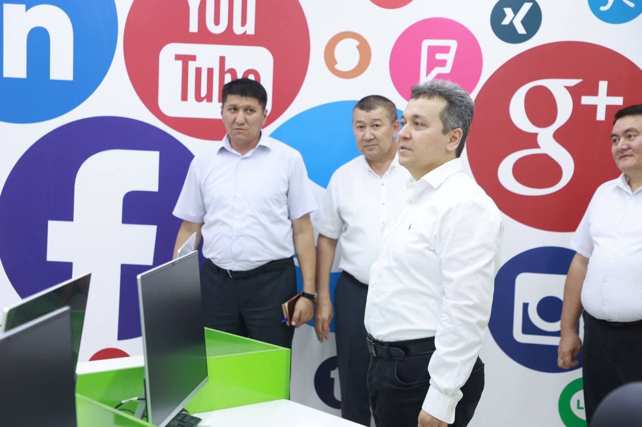 Vazir Nukus shahridagi “Karsu soft” o‘quv markazi faoliyati bilan tanishib, uni yanada rivojlantirish bo‘yicha o‘z tavsiyalarini berdi