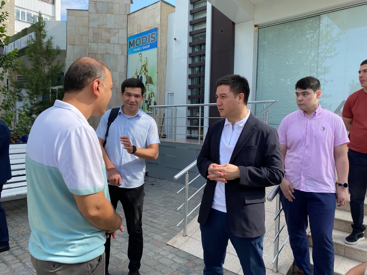 Navoiy viloyatida raqamli ta’limni yanada rivojlantirish masalalari ko‘rib chiqildi