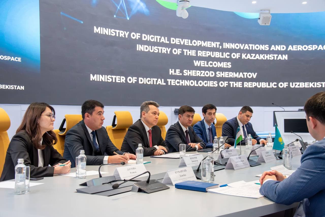 Ostona shahrida Qozogʻiston Respublikasi Raqamli rivojlanish, innovatsiyalar va aerokosmik sanoat vaziri bilan hamkorlik istiqbollari muhokama qilindi