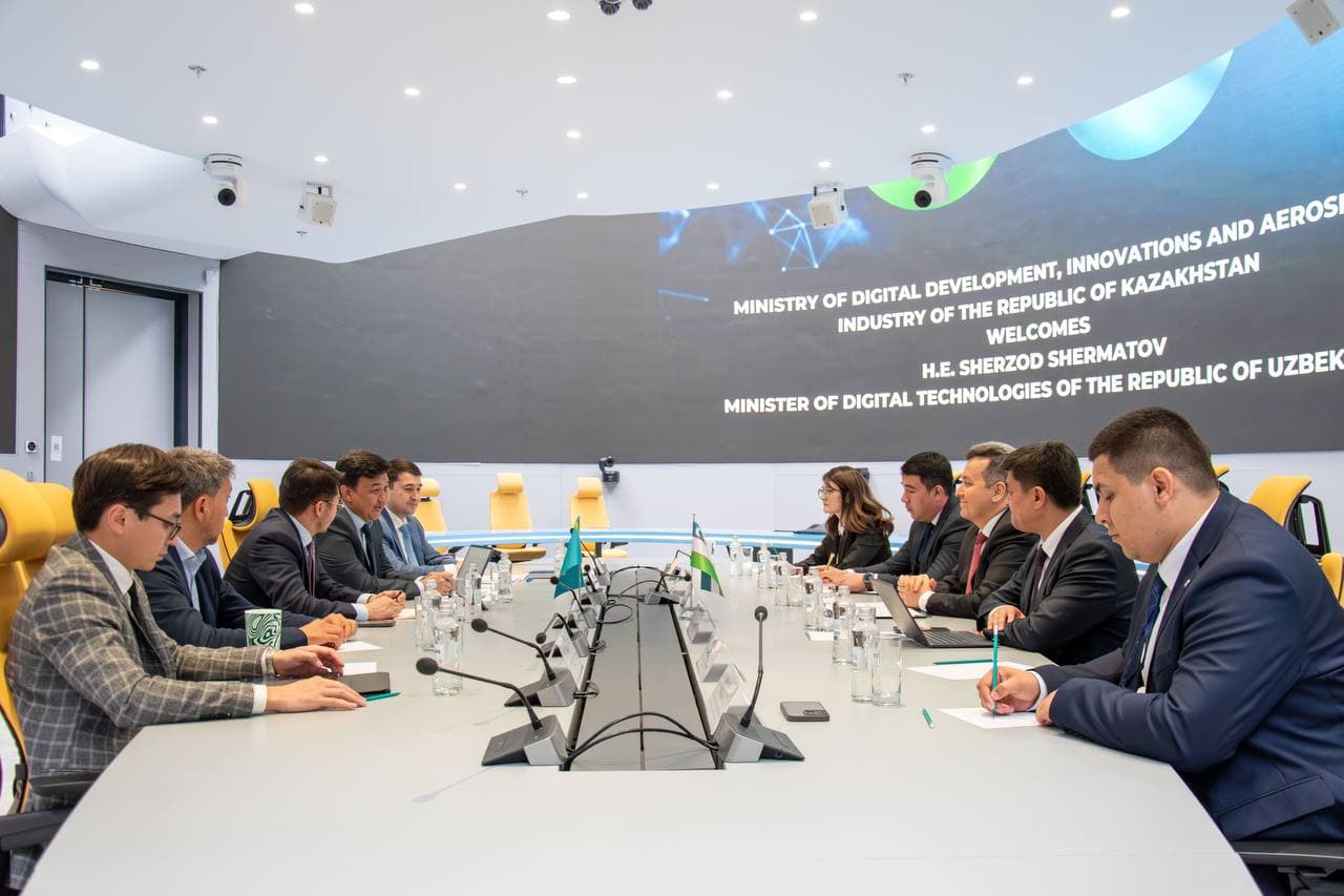Ostona shahrida Qozogʻiston Respublikasi Raqamli rivojlanish, innovatsiyalar va aerokosmik sanoat vaziri bilan hamkorlik istiqbollari muhokama qilindi