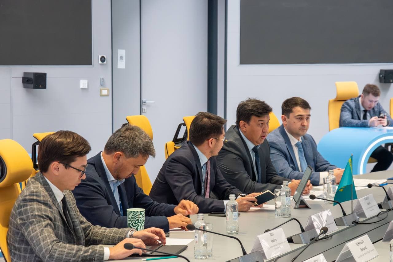 Ostona shahrida Qozogʻiston Respublikasi Raqamli rivojlanish, innovatsiyalar va aerokosmik sanoat vaziri bilan hamkorlik istiqbollari muhokama qilindi