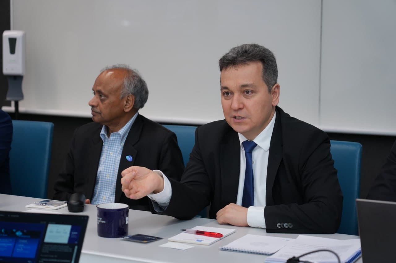 AQSHda INTEL korporatsiyasining vitse-prezidenti bilan sun’iy intellekt yo‘nalishida hamkorlik masalalari ko‘rib chiqildi
