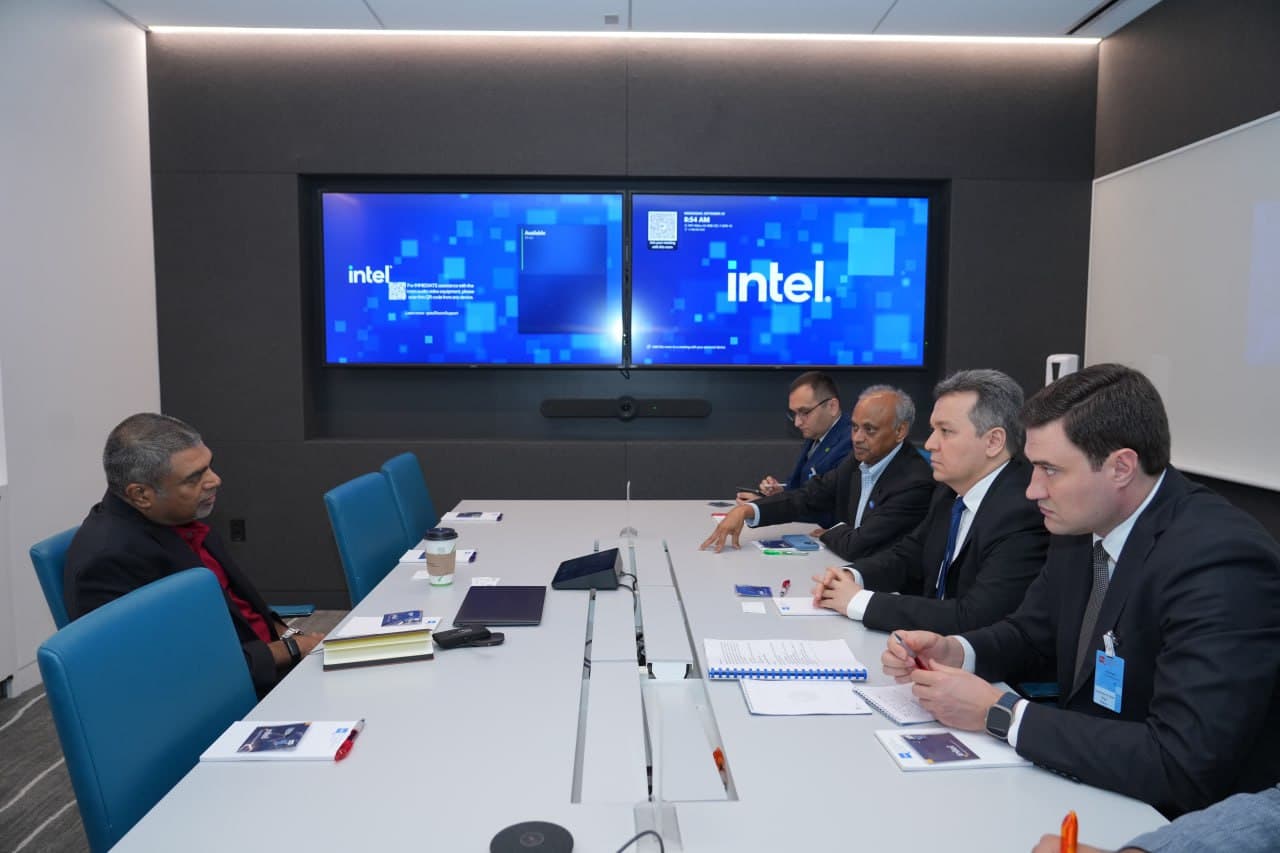 AQSHda INTEL korporatsiyasining vitse-prezidenti bilan sun’iy intellekt yo‘nalishida hamkorlik masalalari ko‘rib chiqildi