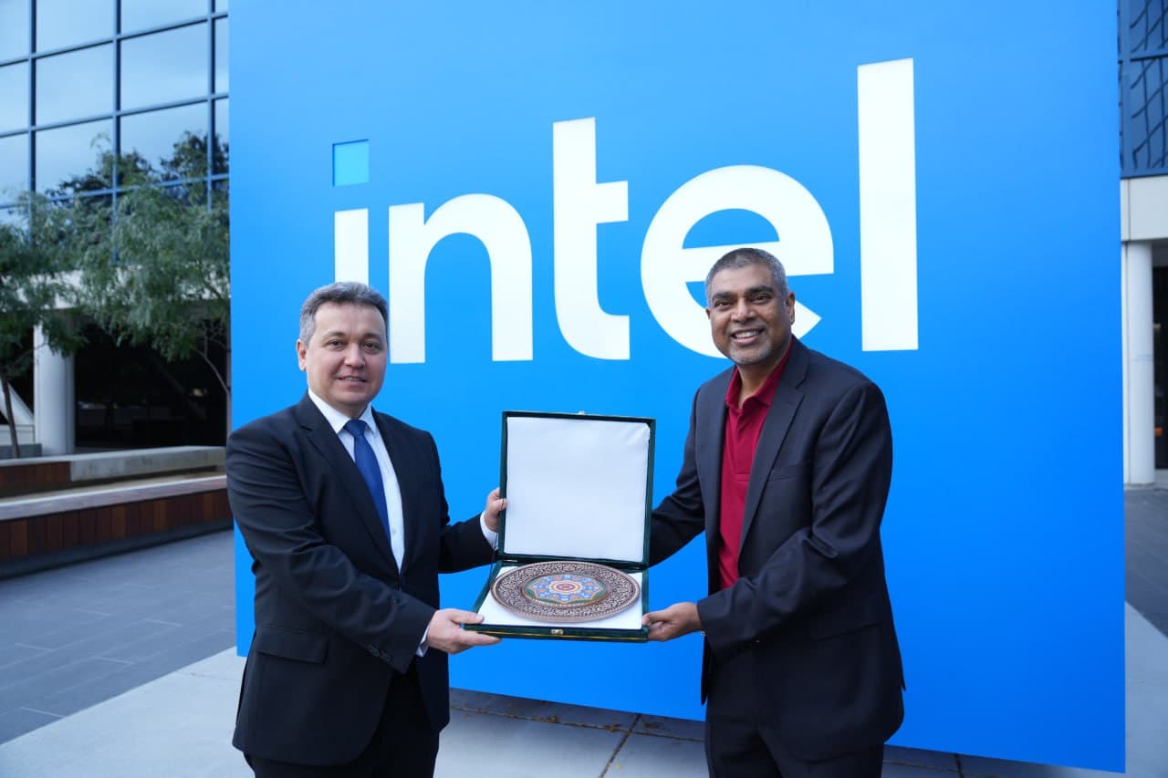 AQSHda INTEL korporatsiyasining vitse-prezidenti bilan sun’iy intellekt yo‘nalishida hamkorlik masalalari ko‘rib chiqildi