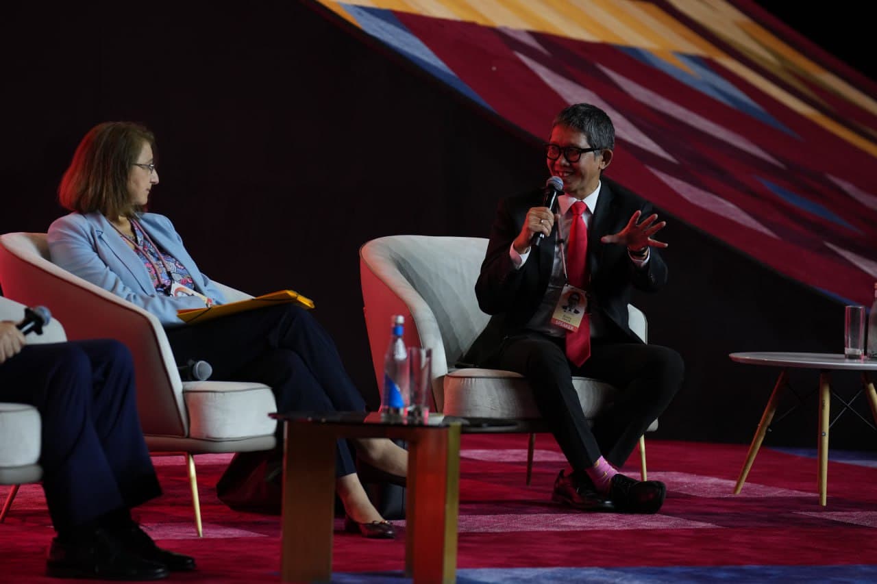 Raqamli texnologiyalar vaziri Butunjahon kreativ iqtisodiyot konferensiyasida ishtirok etdi