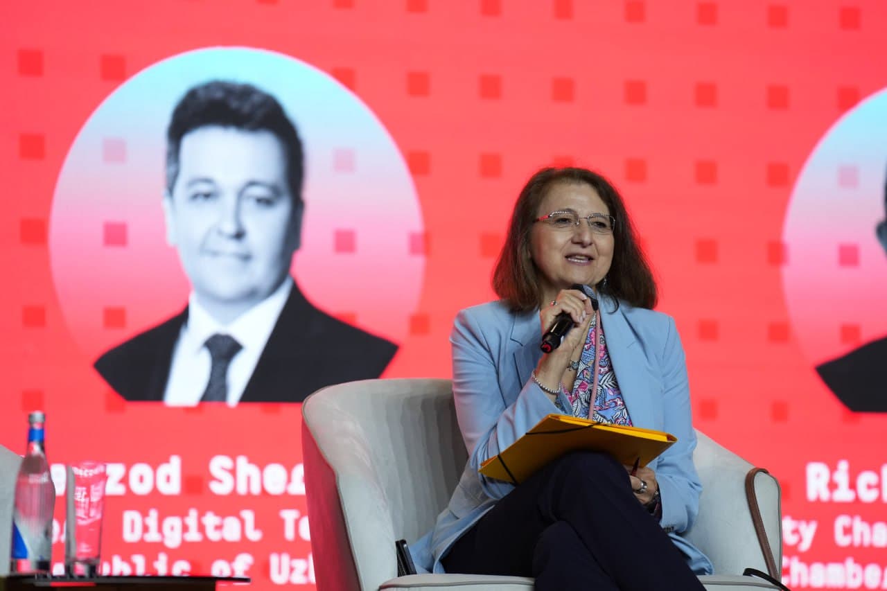Raqamli texnologiyalar vaziri Butunjahon kreativ iqtisodiyot konferensiyasida ishtirok etdi