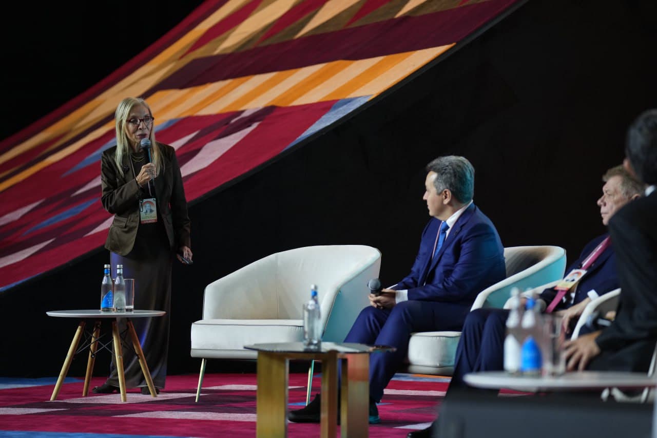 Raqamli texnologiyalar vaziri Butunjahon kreativ iqtisodiyot konferensiyasida ishtirok etdi