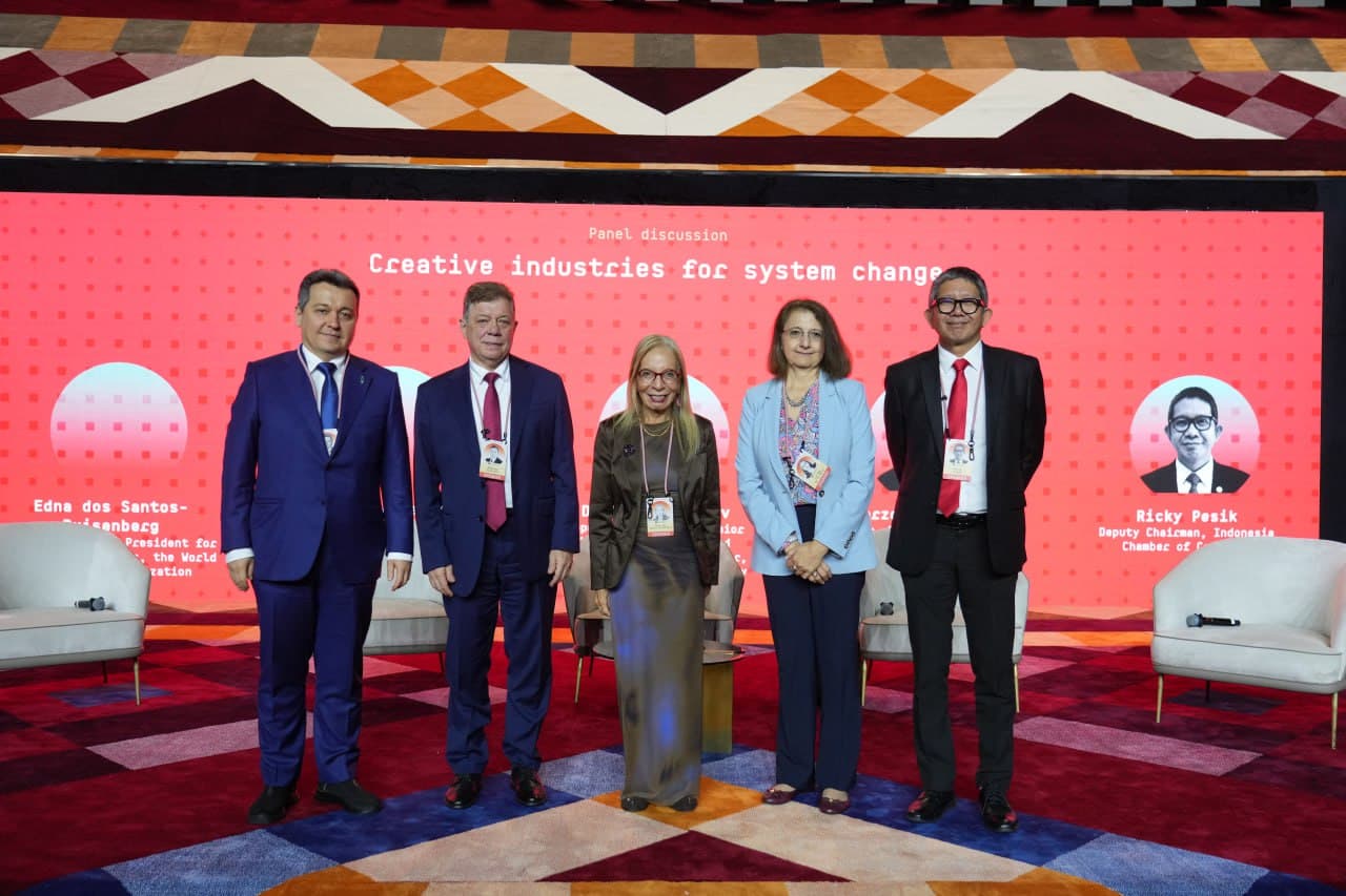 Raqamli texnologiyalar vaziri Butunjahon kreativ iqtisodiyot konferensiyasida ishtirok etdi