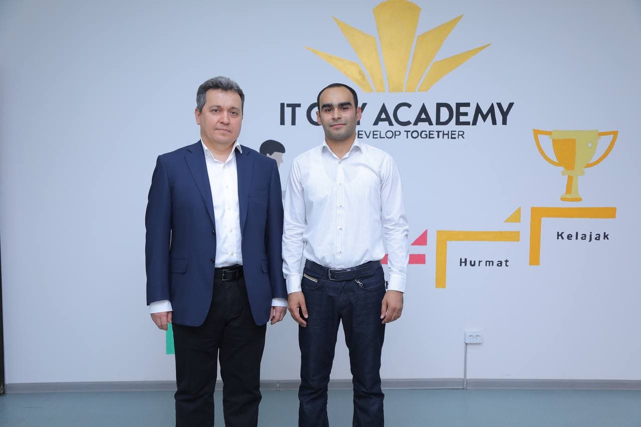 Vazir “IT City Academy” markaziga tashrif buyurib, uning kelgusidagi rejalari bilan tanishdi