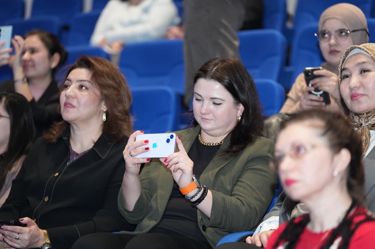 “Sun’iy intellektning ish samaradorligini oshirishdagi roli” va xotin-qizlarning IT sohasidagi imkoniyatlari muhokama qilindi