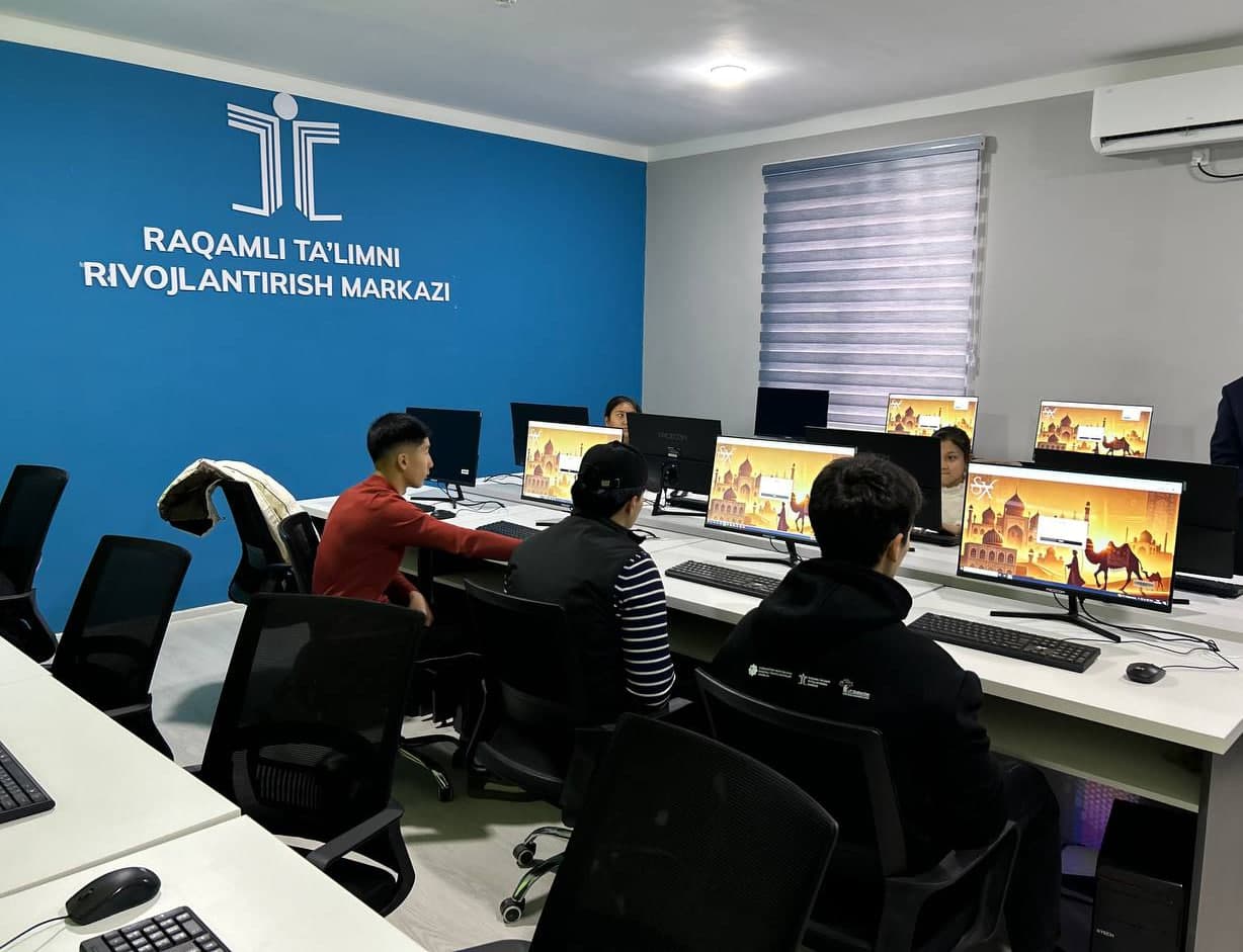 Vazir Sirdaryodagi “IT-shaharcha”da yoshlarning taʼlim olishlari uchun yaratilgan sharoitlar bilan tanishdi
