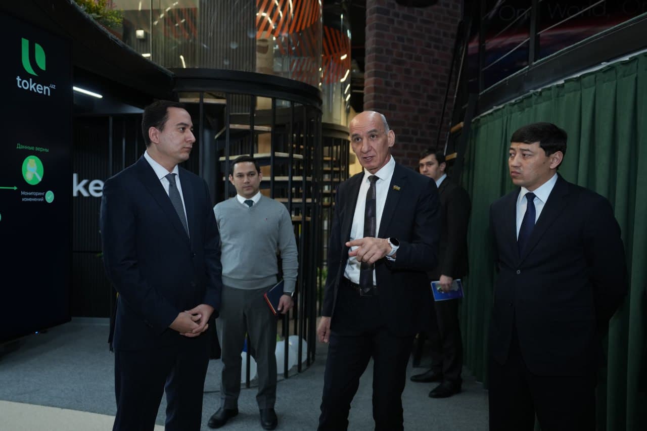 Sun’iy intellekt yo‘nalishida parlament va institut o‘rtasida memorandum imzolandi