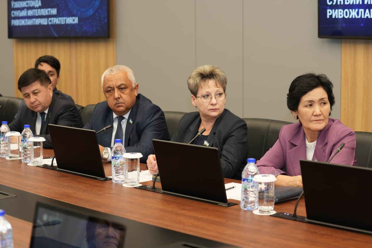 Sun’iy intellekt yo‘nalishida parlament va institut o‘rtasida memorandum imzolandi