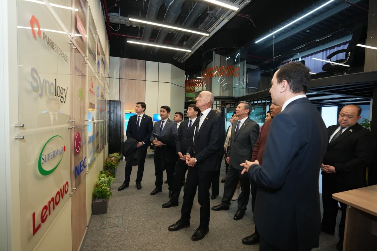 Sun’iy intellekt yo‘nalishida parlament va institut o‘rtasida memorandum imzolandi