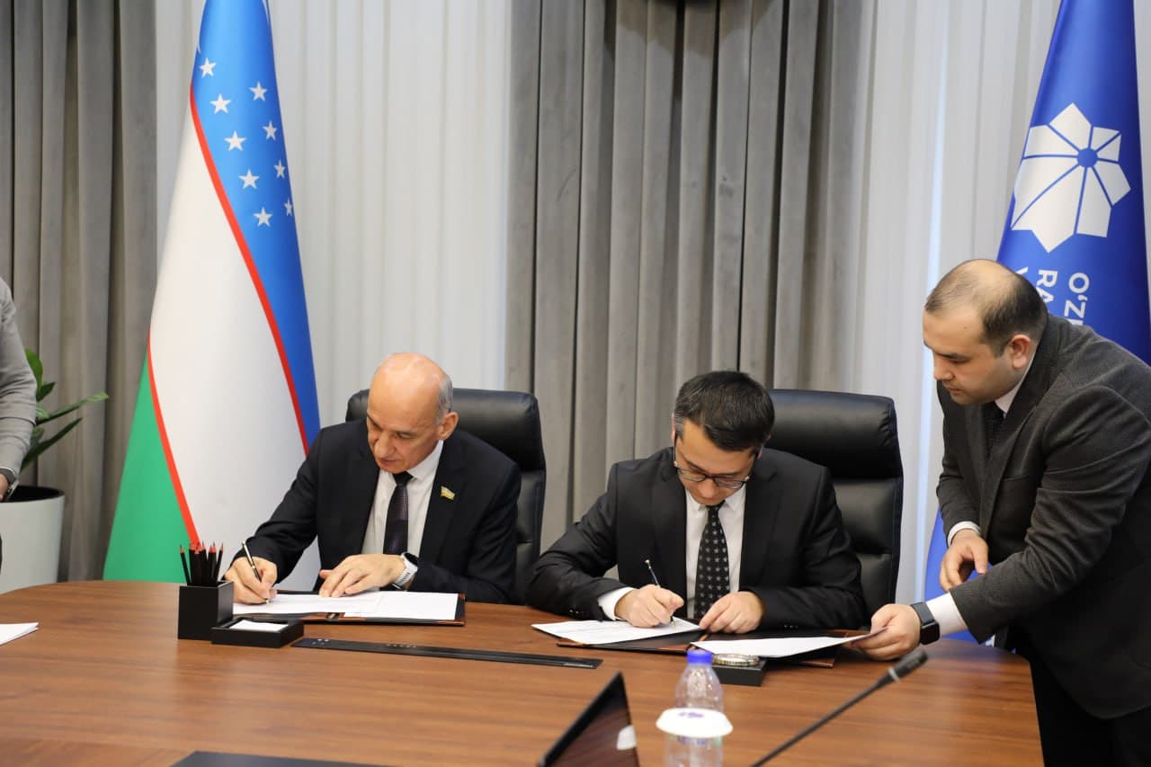 Sun’iy intellekt yo‘nalishida parlament va institut o‘rtasida memorandum imzolandi