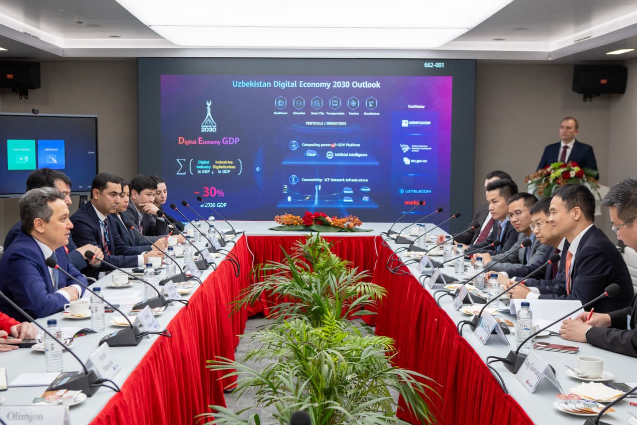 “MWC Barcelona – 2025”: Huawei rahbariyati bilan hamkorlikni yanada rivojlantirish maqsadida memorandumlar imzolandi