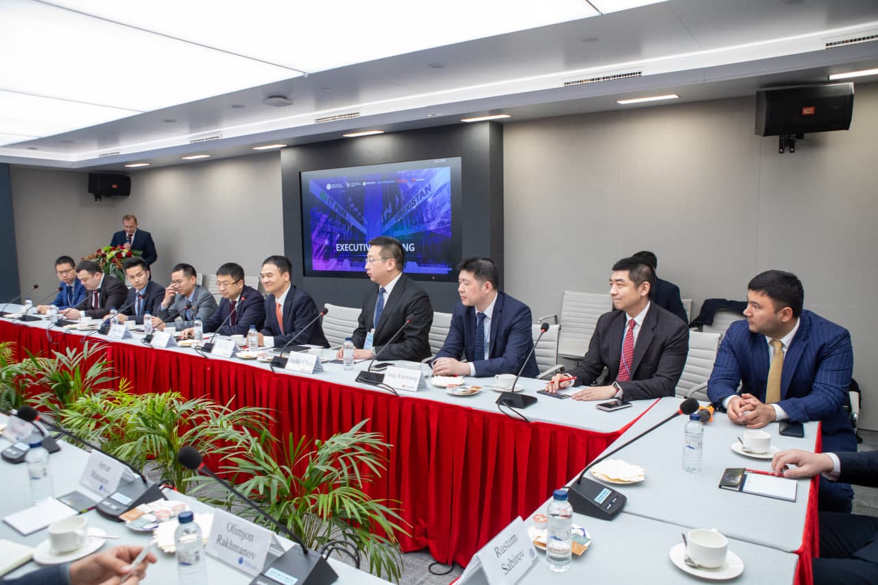 “MWC Barcelona – 2025”: Huawei rahbariyati bilan hamkorlikni yanada rivojlantirish maqsadida memorandumlar imzolandi