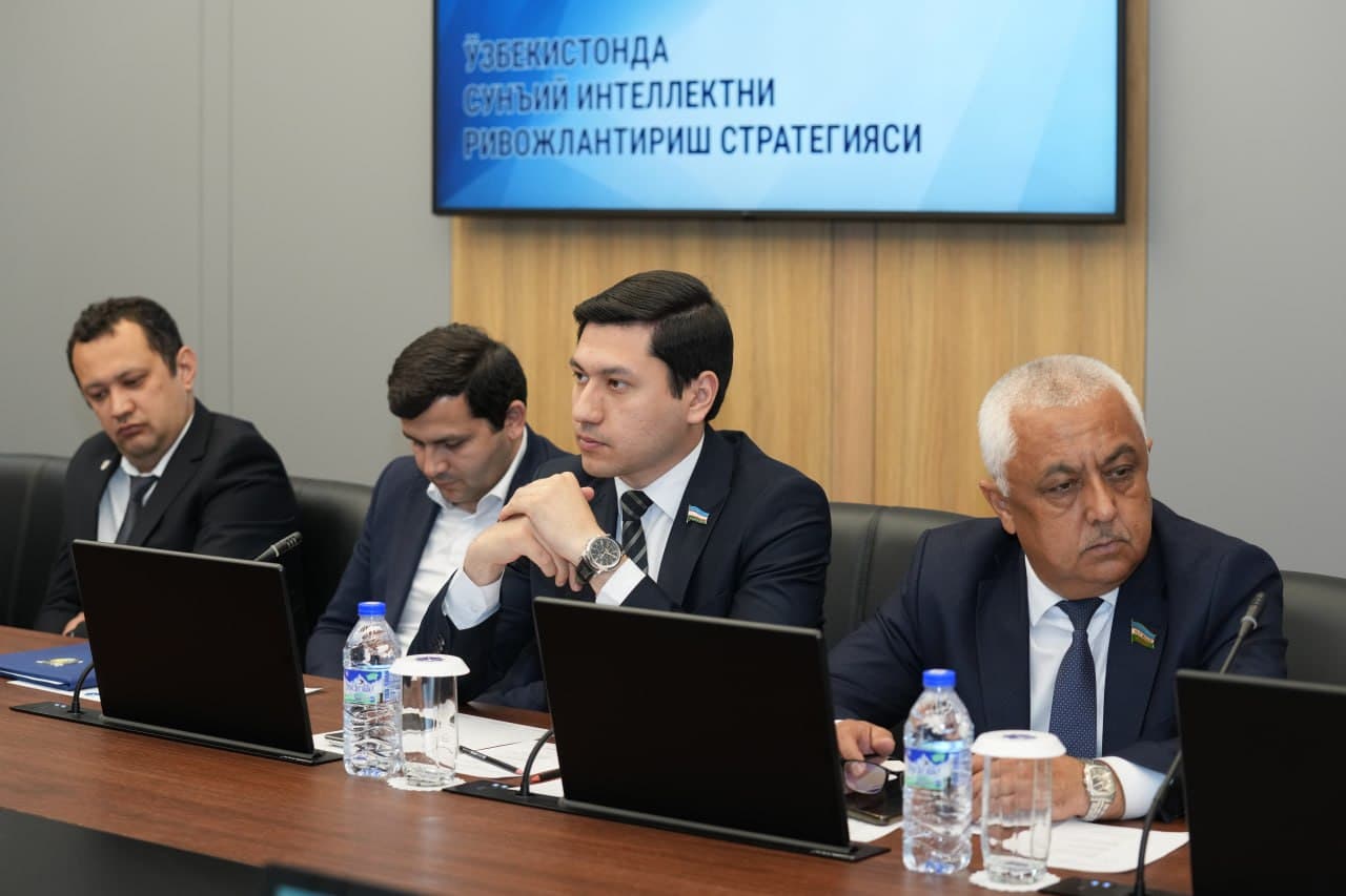 Sun’iy intellektni qo‘llash orqali yuzaga keladigan munosabatlarni huquqiy tartibga solishning dolzarb masalalari muhokama qilindi