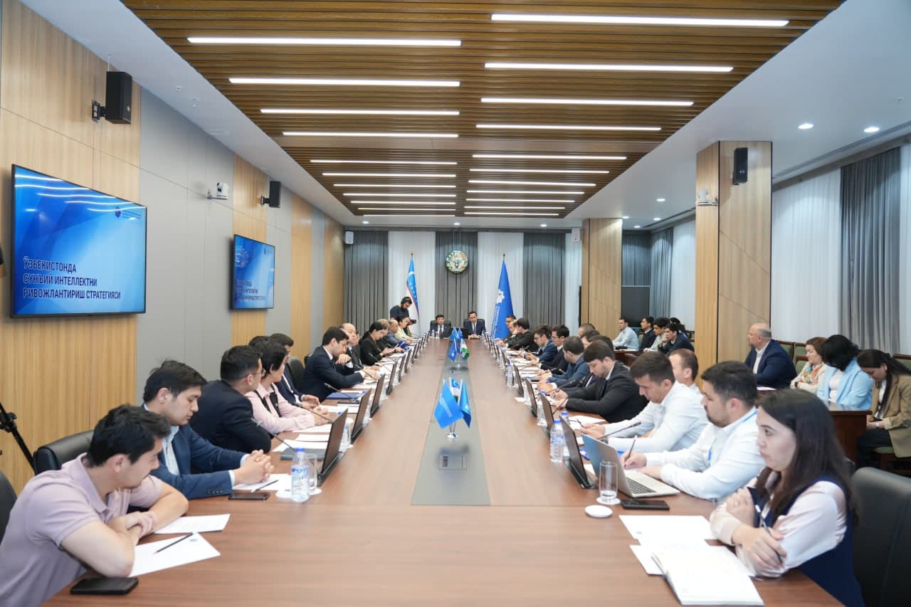 Sun’iy intellektni qo‘llash orqali yuzaga keladigan munosabatlarni huquqiy tartibga solishning dolzarb masalalari muhokama qilindi