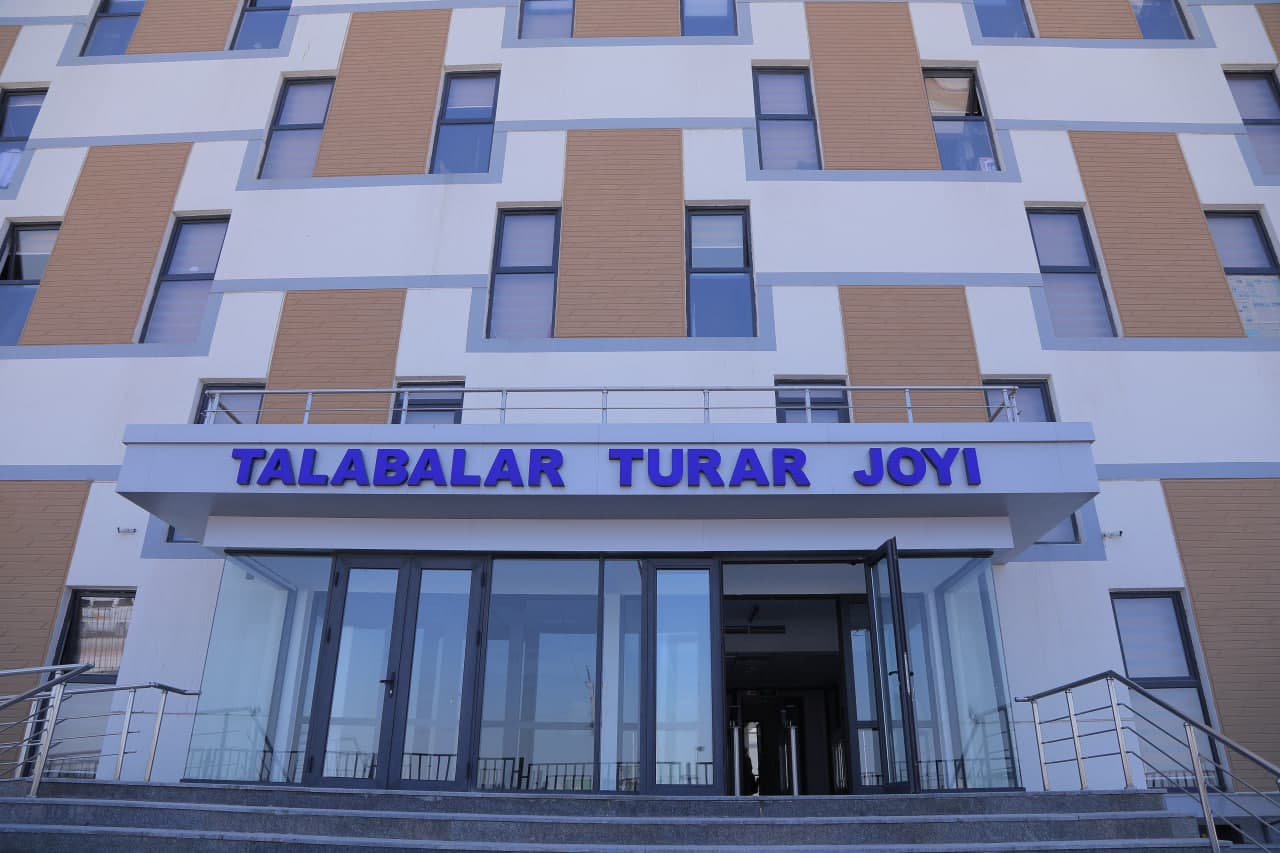 Bitiruvchi yoshlar uchun imkoniyatlar eshigini ochayotgan kelajak kadrlarini tayyorlaydigan "Cyber University" davlat universitetida Ochiq eshiklar kuni bo‘lib o‘tdi