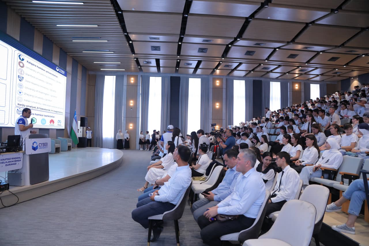 Bitiruvchi yoshlar uchun imkoniyatlar eshigini ochayotgan kelajak kadrlarini tayyorlaydigan "Cyber University" davlat universitetida Ochiq eshiklar kuni bo‘lib o‘tdi