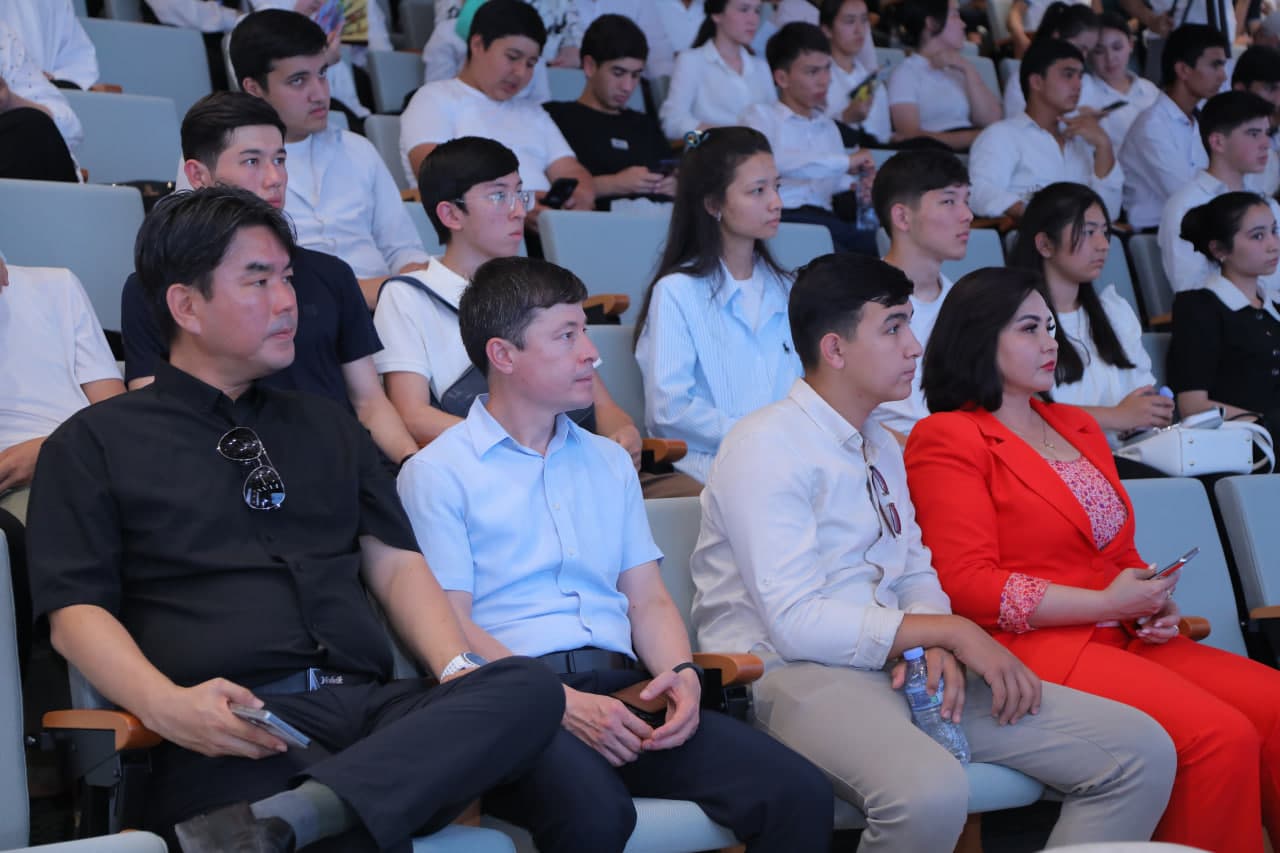 Bitiruvchi yoshlar uchun imkoniyatlar eshigini ochayotgan kelajak kadrlarini tayyorlaydigan "Cyber University" davlat universitetida Ochiq eshiklar kuni bo‘lib o‘tdi